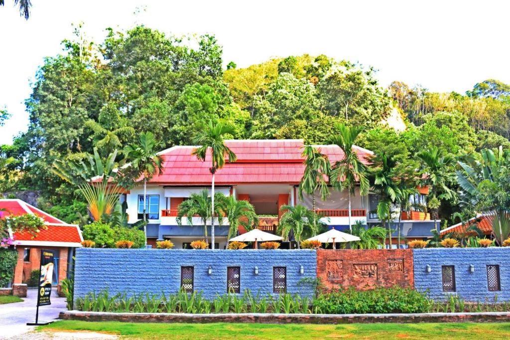 Royal Lee Resort And Spa Nai Yang Exterior photo